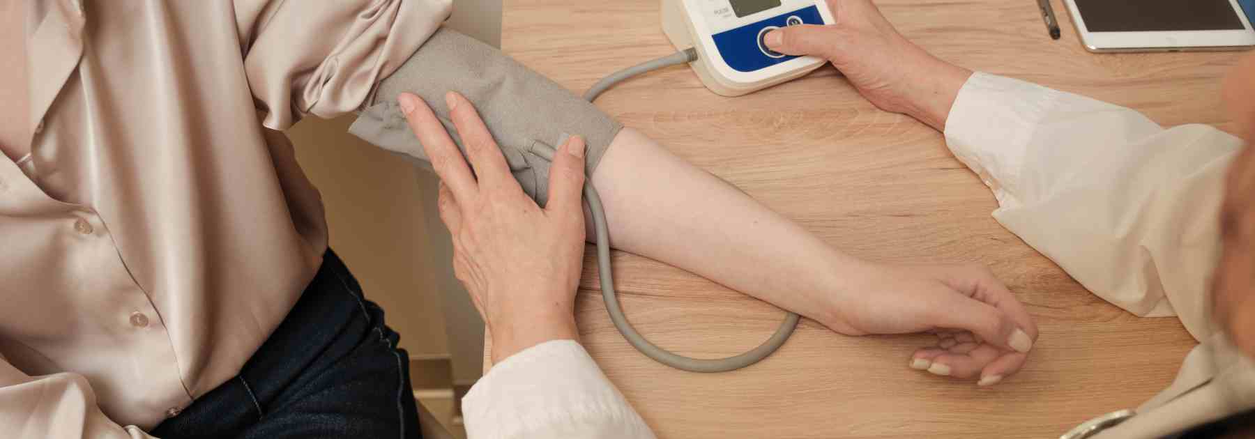 Birdseye view of a cuff blood pressure test