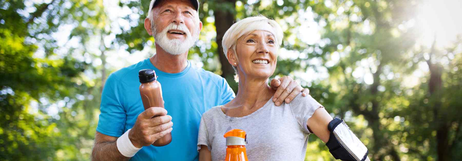 Elderly couple losing weight without outdoor exercise