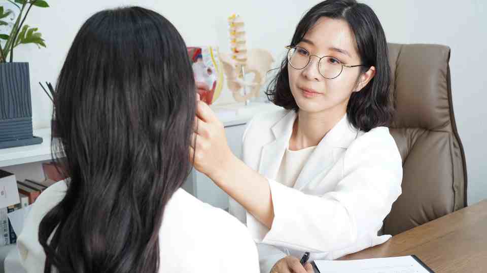 A Guide To Managing An Ear Blocked With Wax: London Microsuction Services